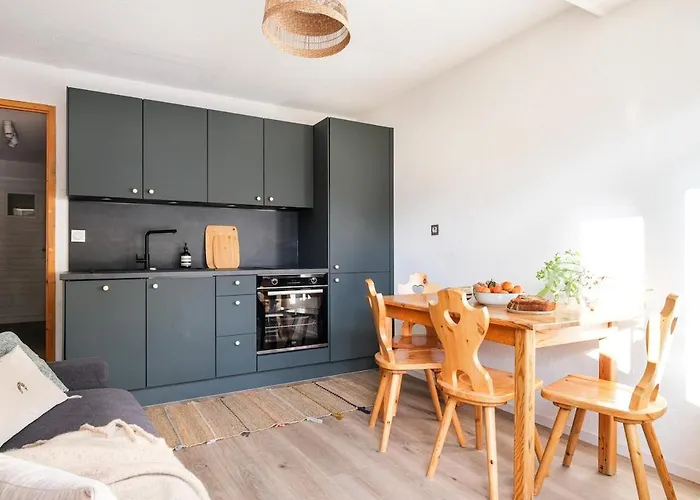 Apartment Direct Access To Gondola, Downtown, South-facing La Plagne