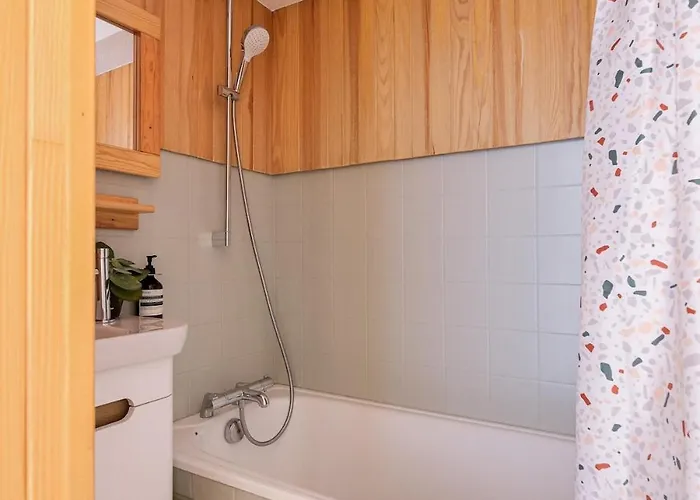 Direct Access To Gondola, Downtown, South-facing Apartment